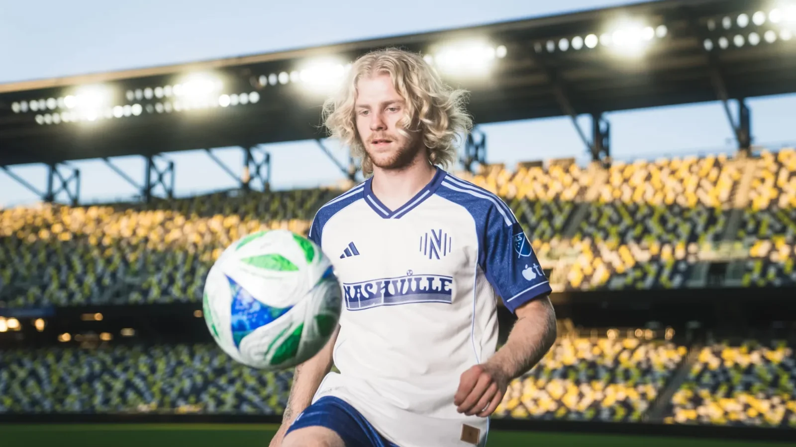 Tercera camiseta del Nashville SC 2025-2026 con aire retro de los años 90