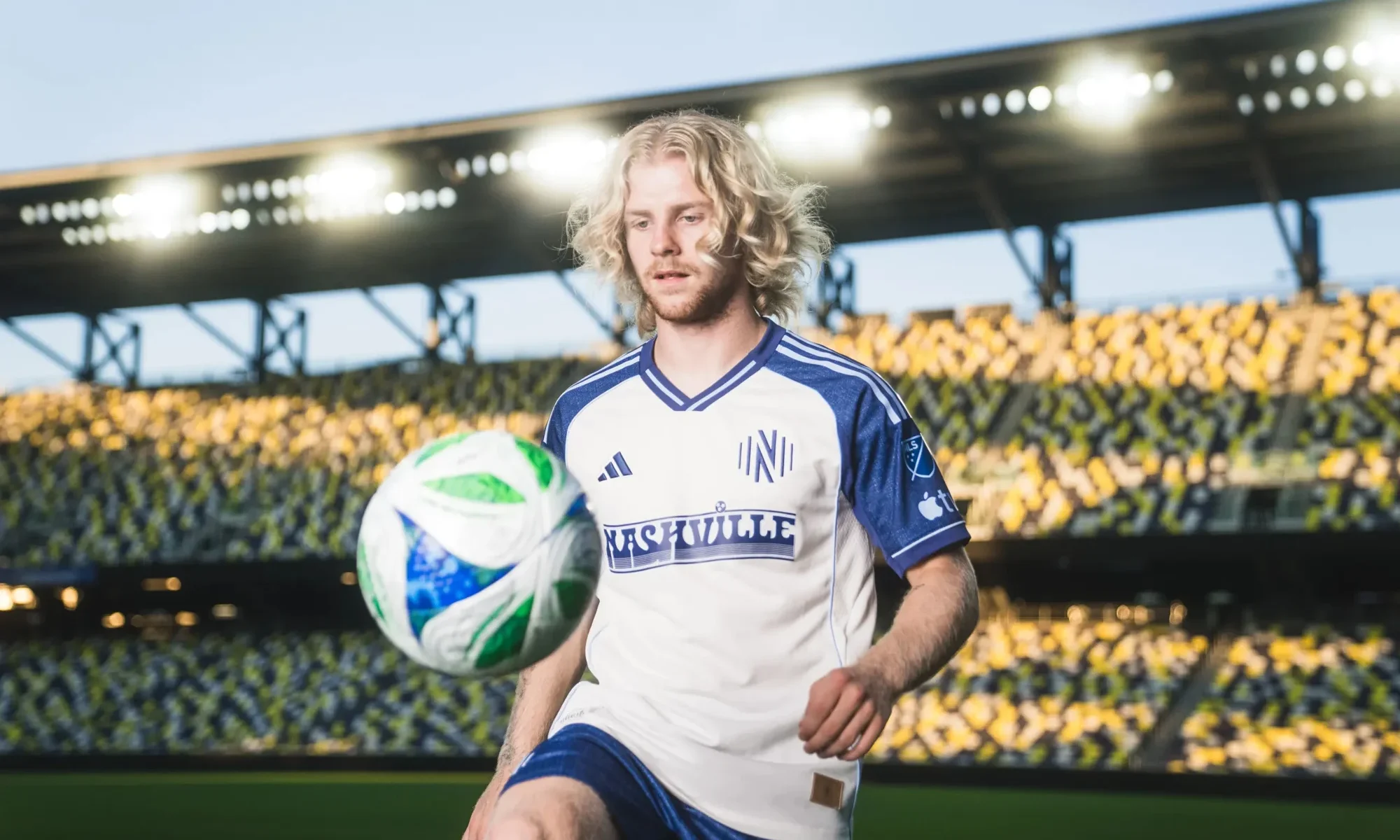 Tercera camiseta del Nashville SC 2025-2026 con aire retro de los años 90
