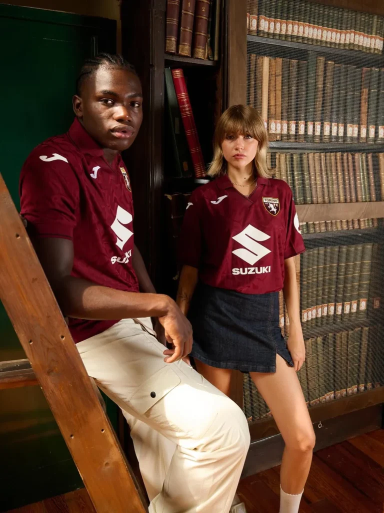 Así son las camisetas del Torino 2025-2026: granate profundo y mármol turinés