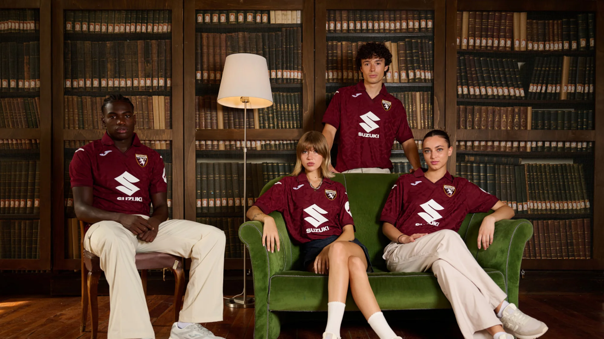 Así son las camisetas del Torino 2025-2026: granate profundo y mármol turinés