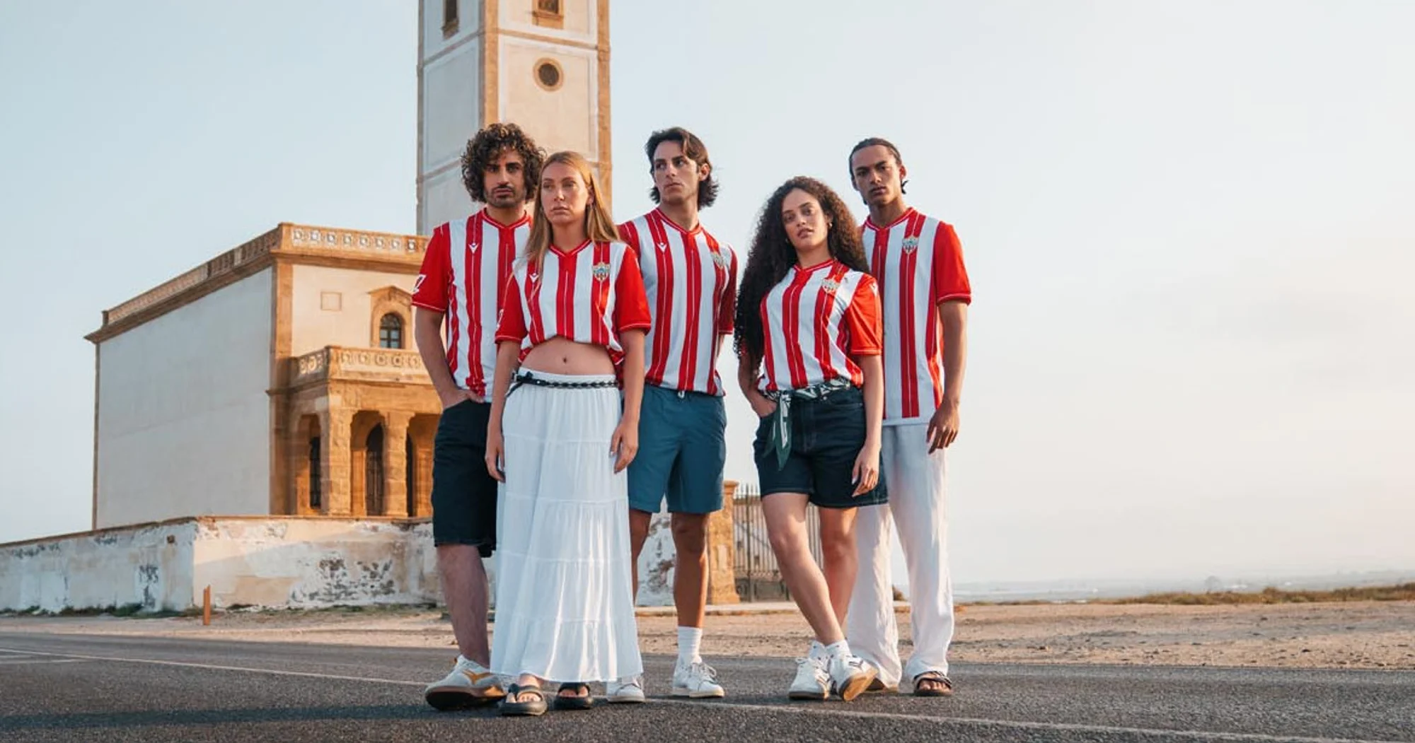 Así son las camisetas de la UD Almería 2025-2026 de Macron