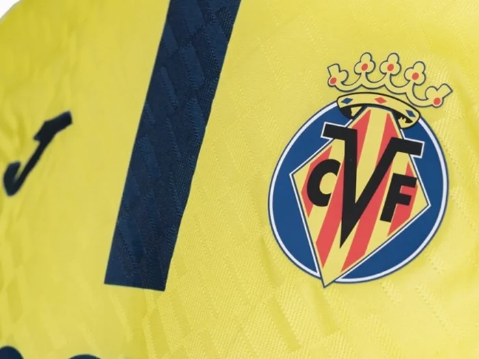 El Villarreal CF estrena banda azul y homenajea a Jaume I en sus camisetas 2025-2026