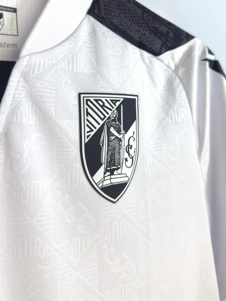 Vitória SC presenta sus camisetas 2025-2026 inspiradas en el escudo y en el rey Afonso Henriques