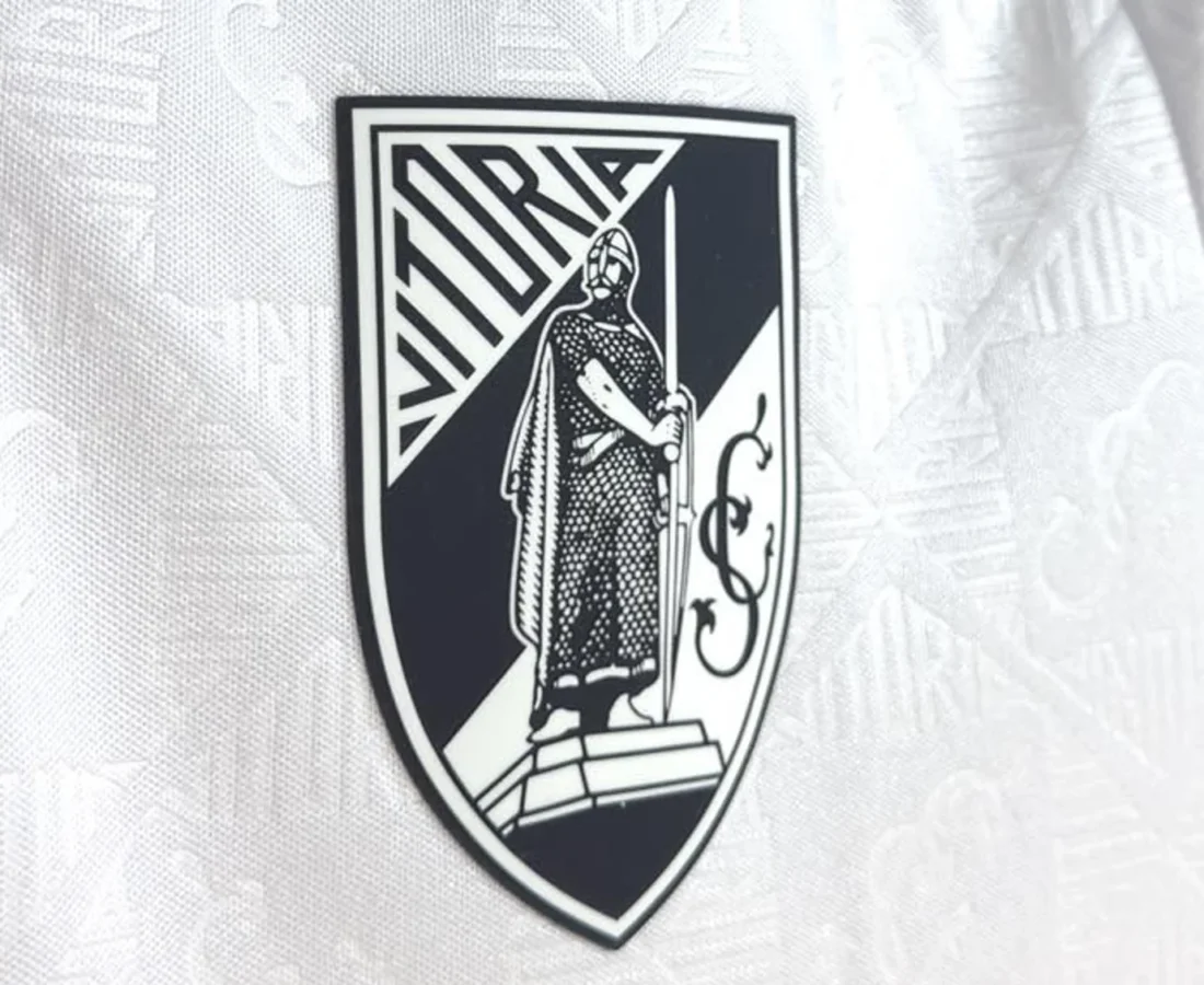 Vitória SC presenta sus camisetas 2025-2026 inspiradas en el escudo y en el rey Afonso Henriques