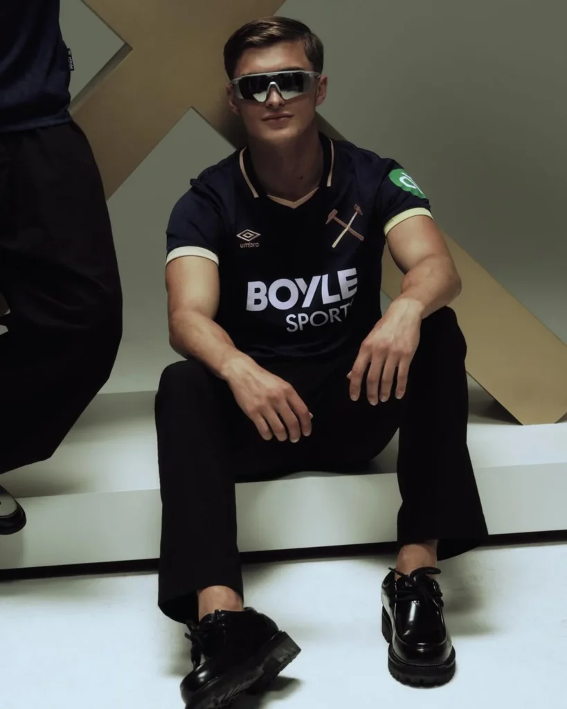 West Ham United presenta sus camisetas 2025-2026 bajo el lema "United By More"