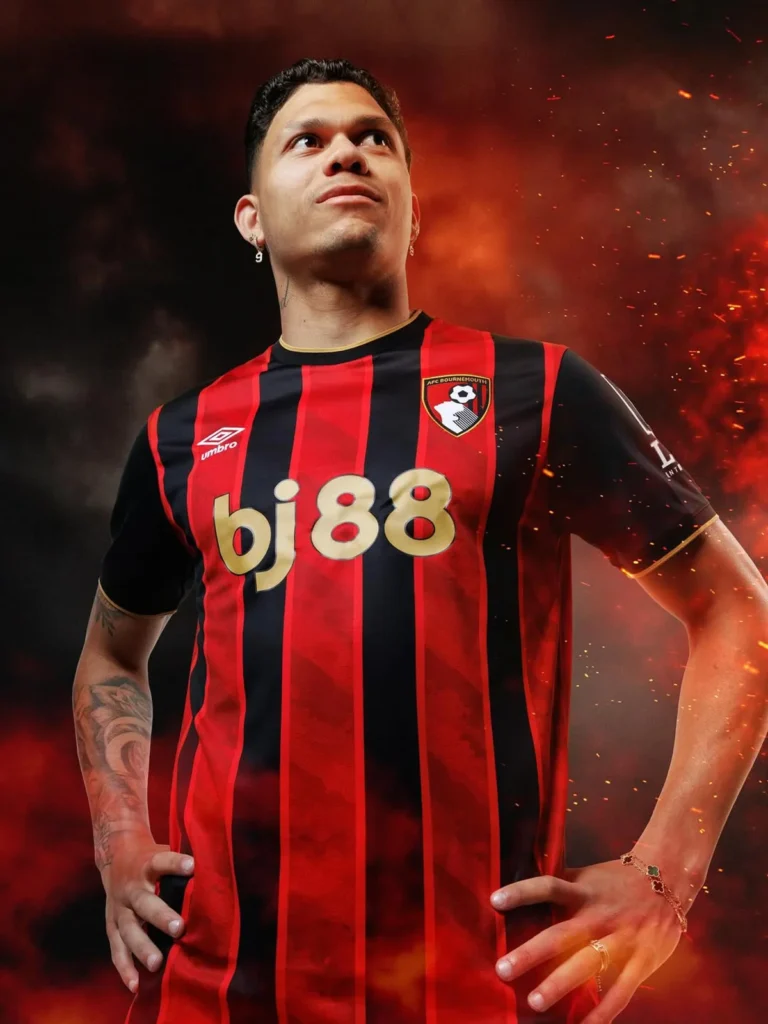 AFC Bournemouth presenta sus camisetas 2025-2026, inspiradas en la costa y en su historia