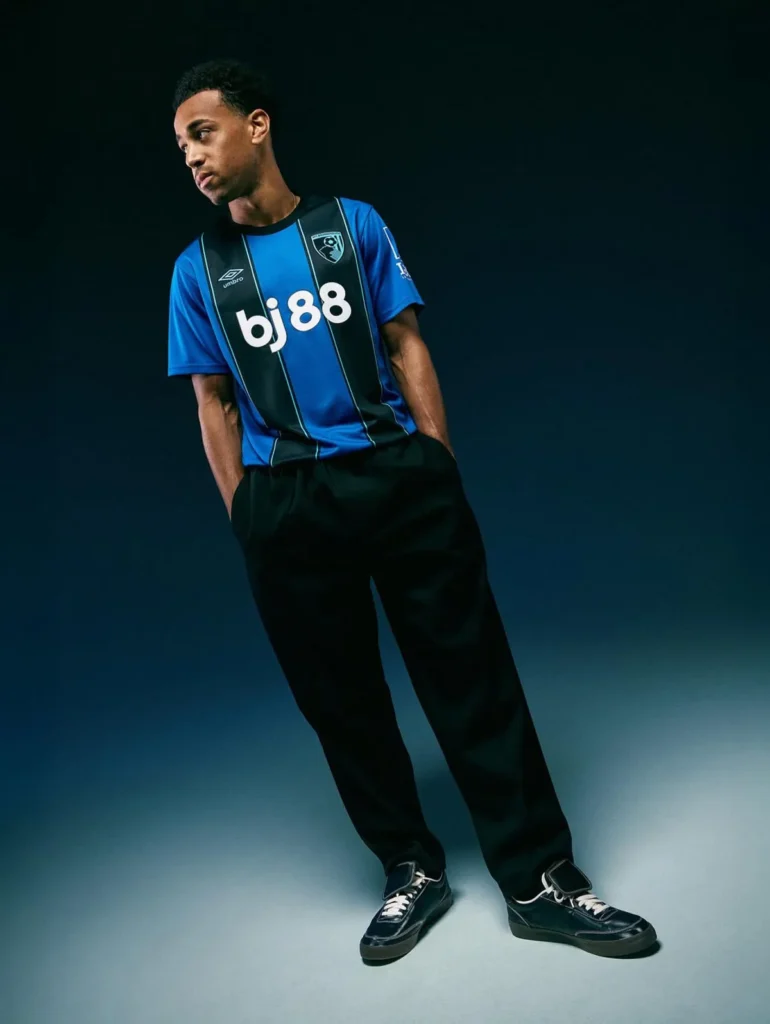 AFC Bournemouth presenta sus camisetas 2025-2026, inspiradas en la costa y en su historia