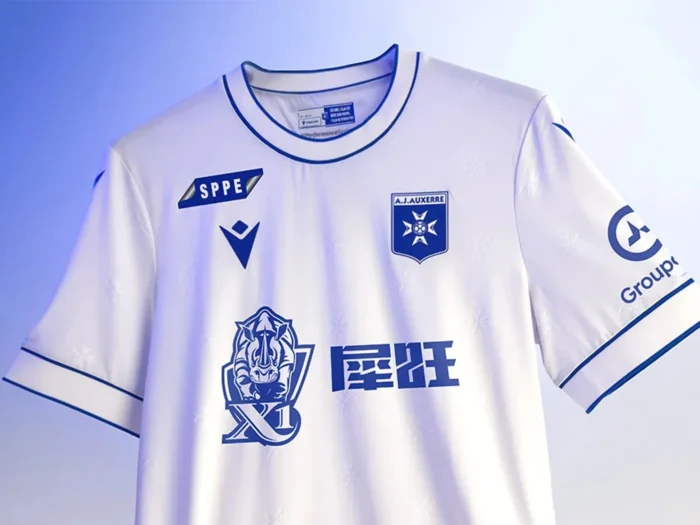 AJ Auxerre presenta sus camisetas 2025-2026 en homenaje a sus 120 años de historia