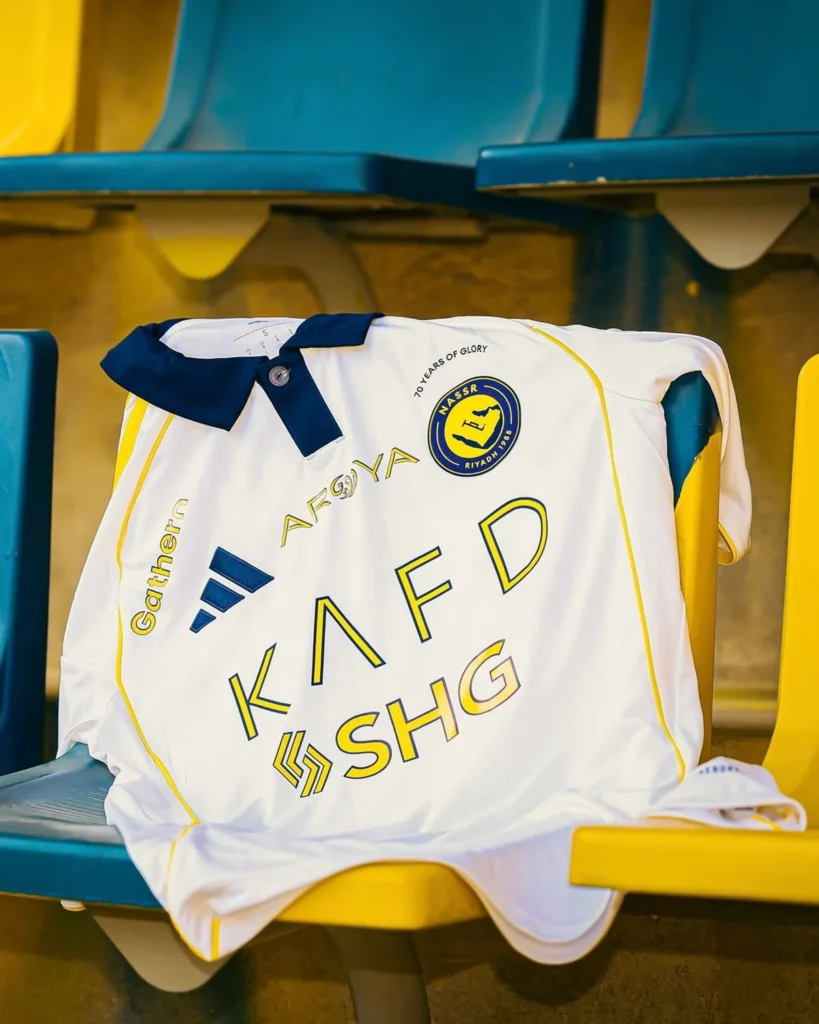 Al-Nassr 2025-2026: camisetas inspiradas en el sol y las estrellas sobre Riad