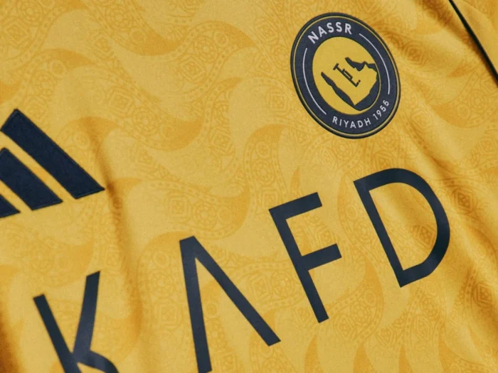 Al-Nassr 2025-2026: camisetas inspiradas en el sol y las estrellas sobre Riad