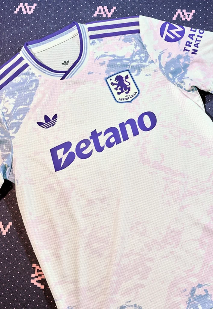 Aston Villa estrena tercera camiseta 2025-2026, inspirada en las vidrieras de Villa Park
