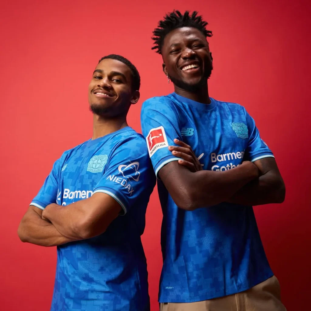 Así son las camisetas del Bayer Leverkusen 2025-2026 de New Balance
