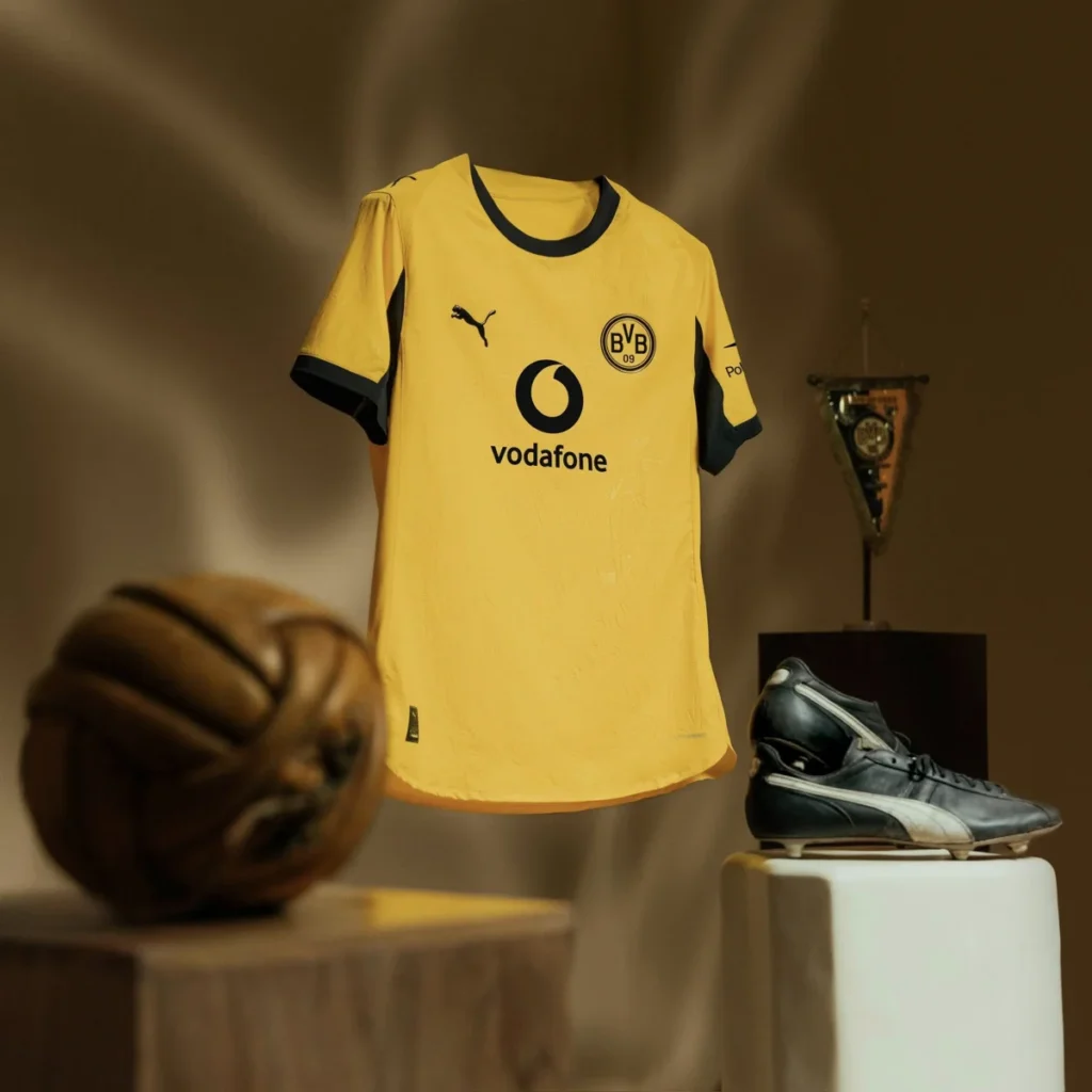 Borussia Dortmund presenta su camiseta de copa 2025-2026, un homenaje a la de los años 60
