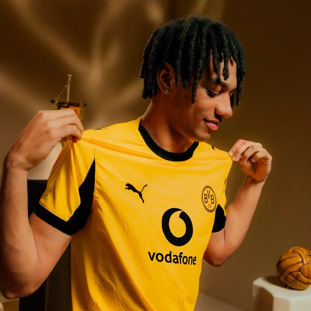 Borussia Dortmund presenta su camiseta de copa 2025-2026, un homenaje a la de los años 60