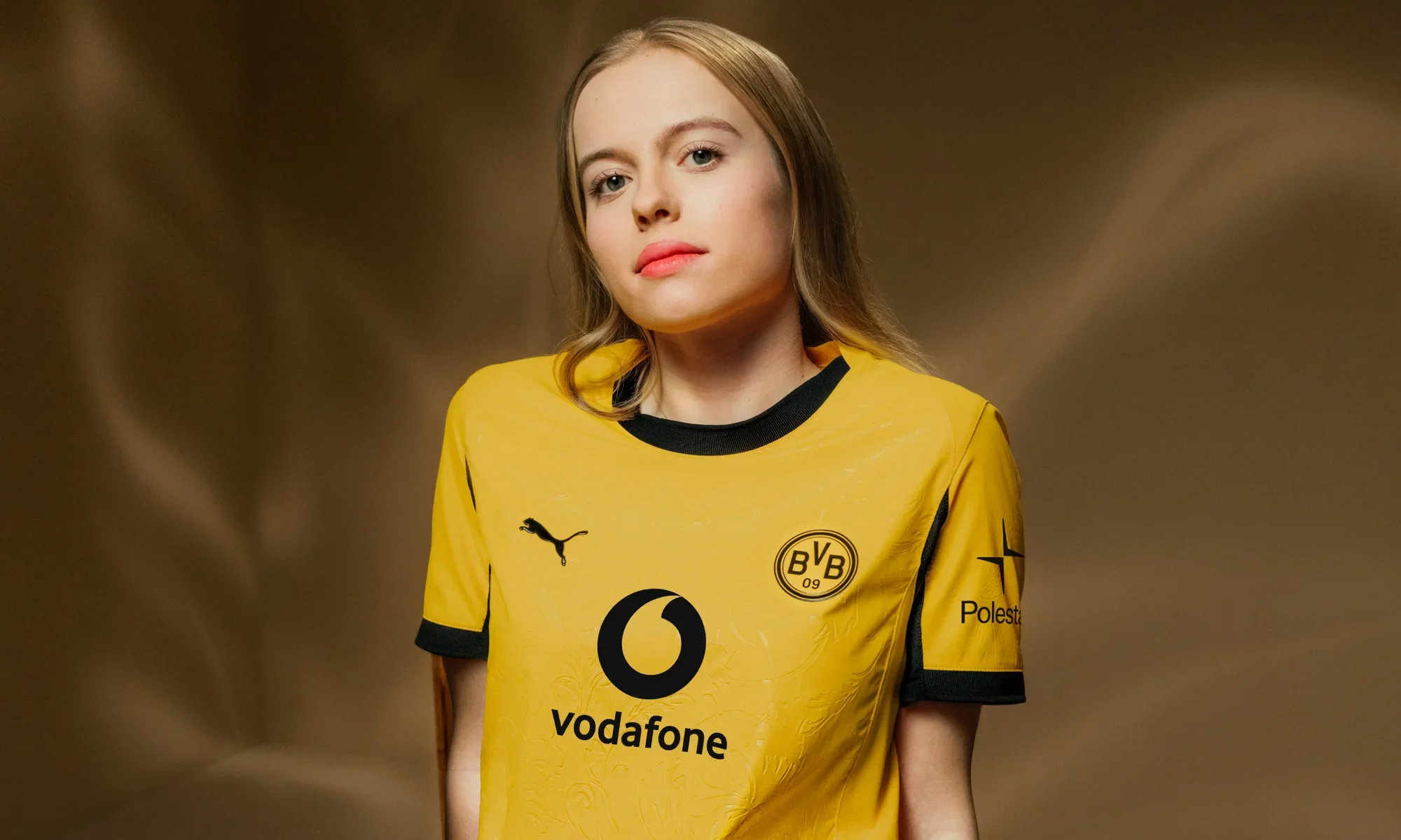 Borussia Dortmund presenta su camiseta de copa 2025-2026, un homenaje a la de los años 60