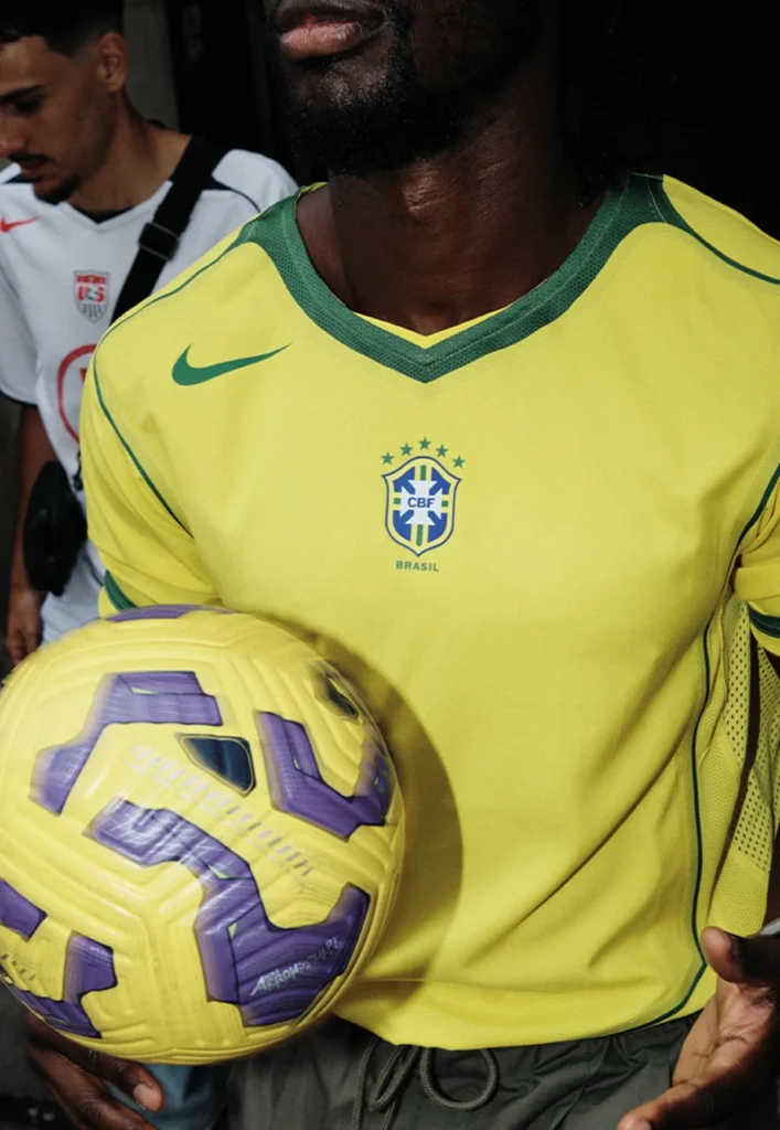 Brasil recupera su camiseta de 2004: Nike resucita el "jogo bonito" con la Total 90