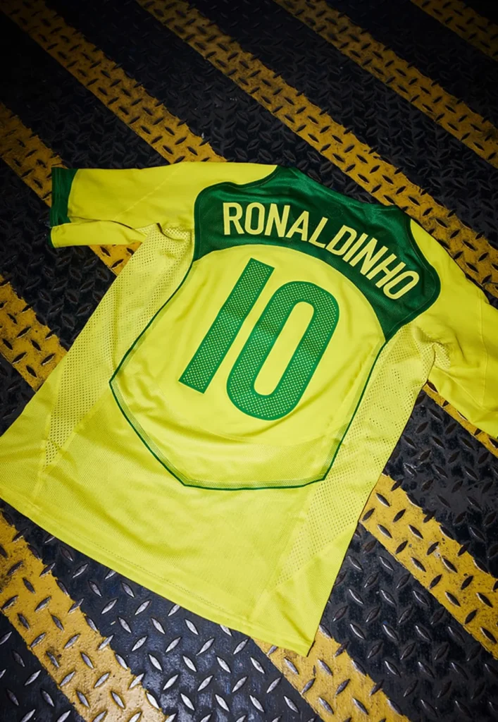 Brasil recupera su camiseta de 2004: Nike resucita el "jogo bonito" con la Total 90