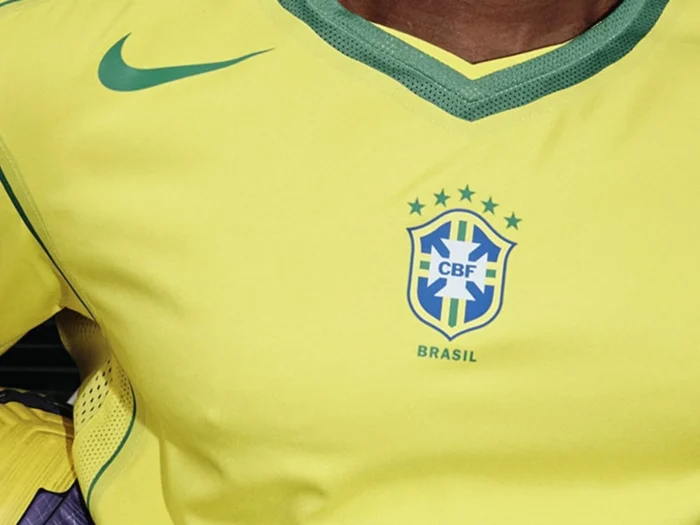 Brasil recupera su camiseta de 2004: Nike resucita el «jogo bonito» con la Total 90