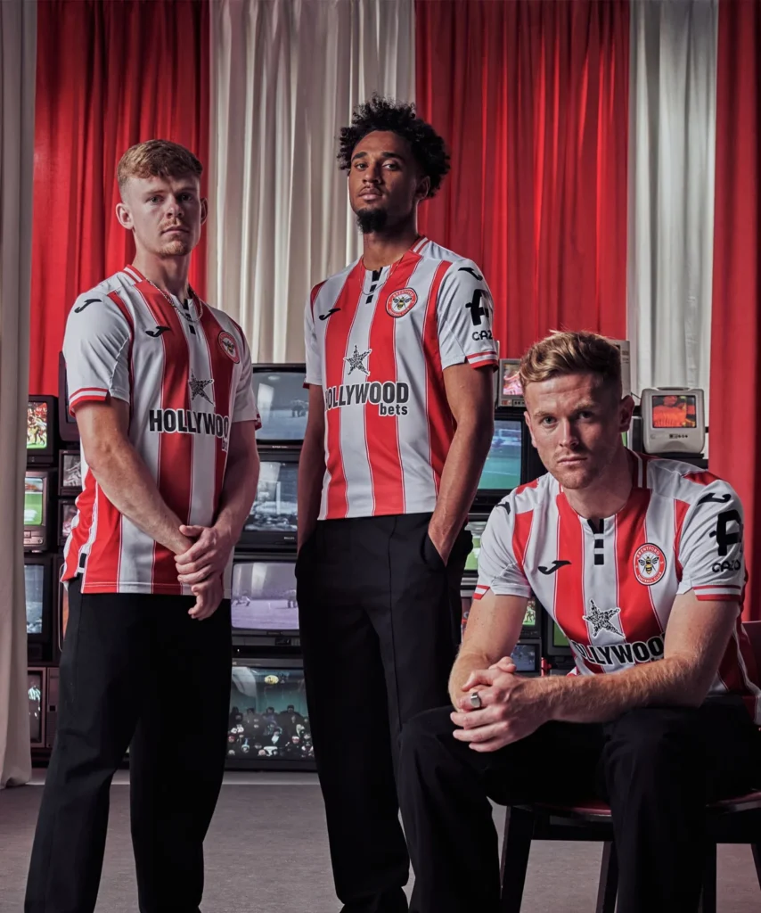Brentford presenta sus camisetas 2025-2026 con un homenaje a su centenario