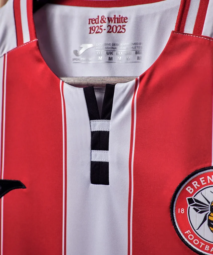 Brentford presenta sus camisetas 2025-2026 con un homenaje a su centenario