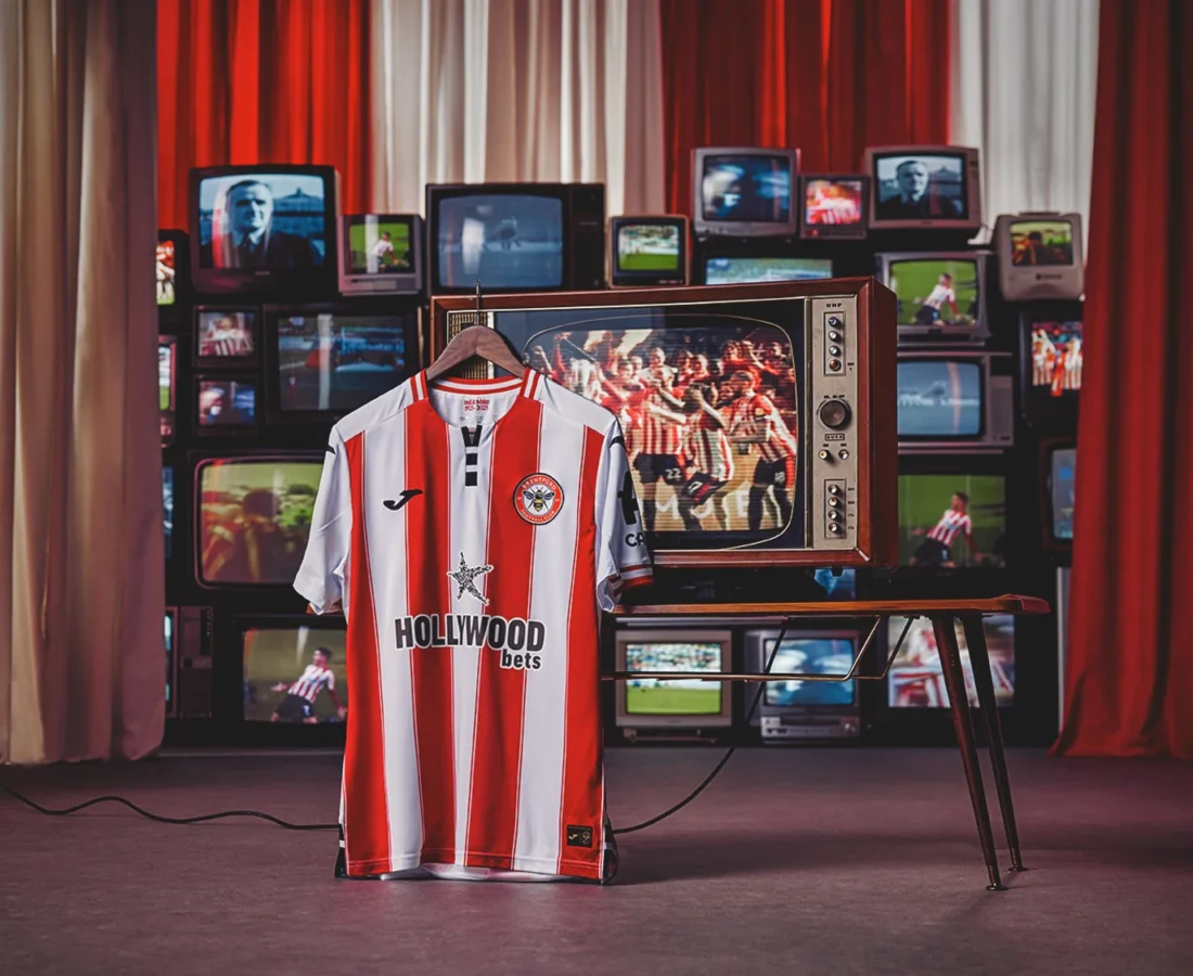 Brentford presenta sus camisetas 2025-2026 con un homenaje a su centenario