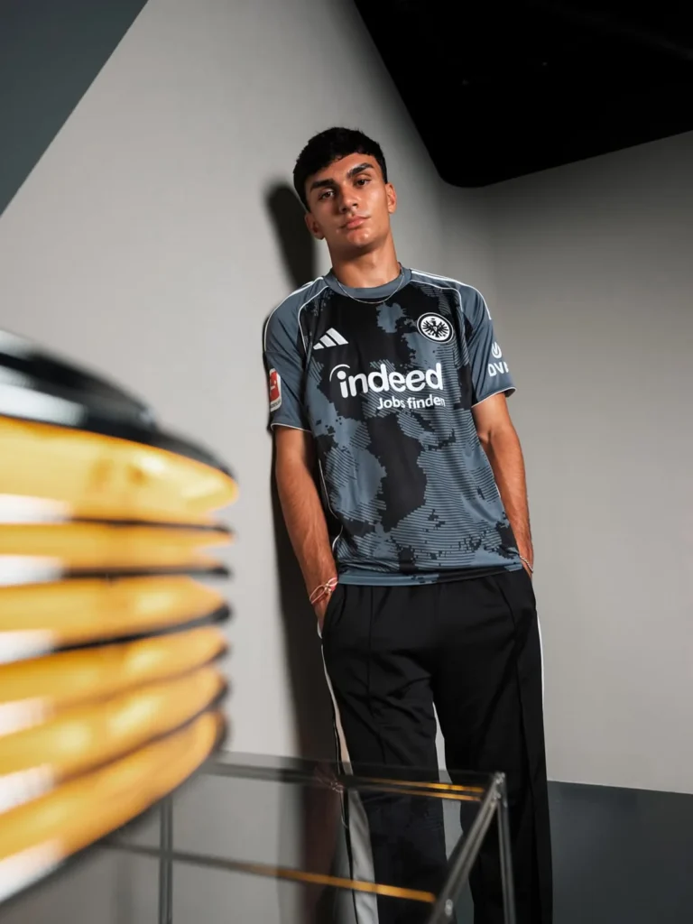 Eintracht Frankfurt estrena camisetas 2025-2026 de adidas: nueva etapa tras once años con Nike