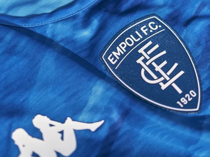Empoli FC 2025-2026: una camiseta inspirada en el vidrio de la ciudad toscana