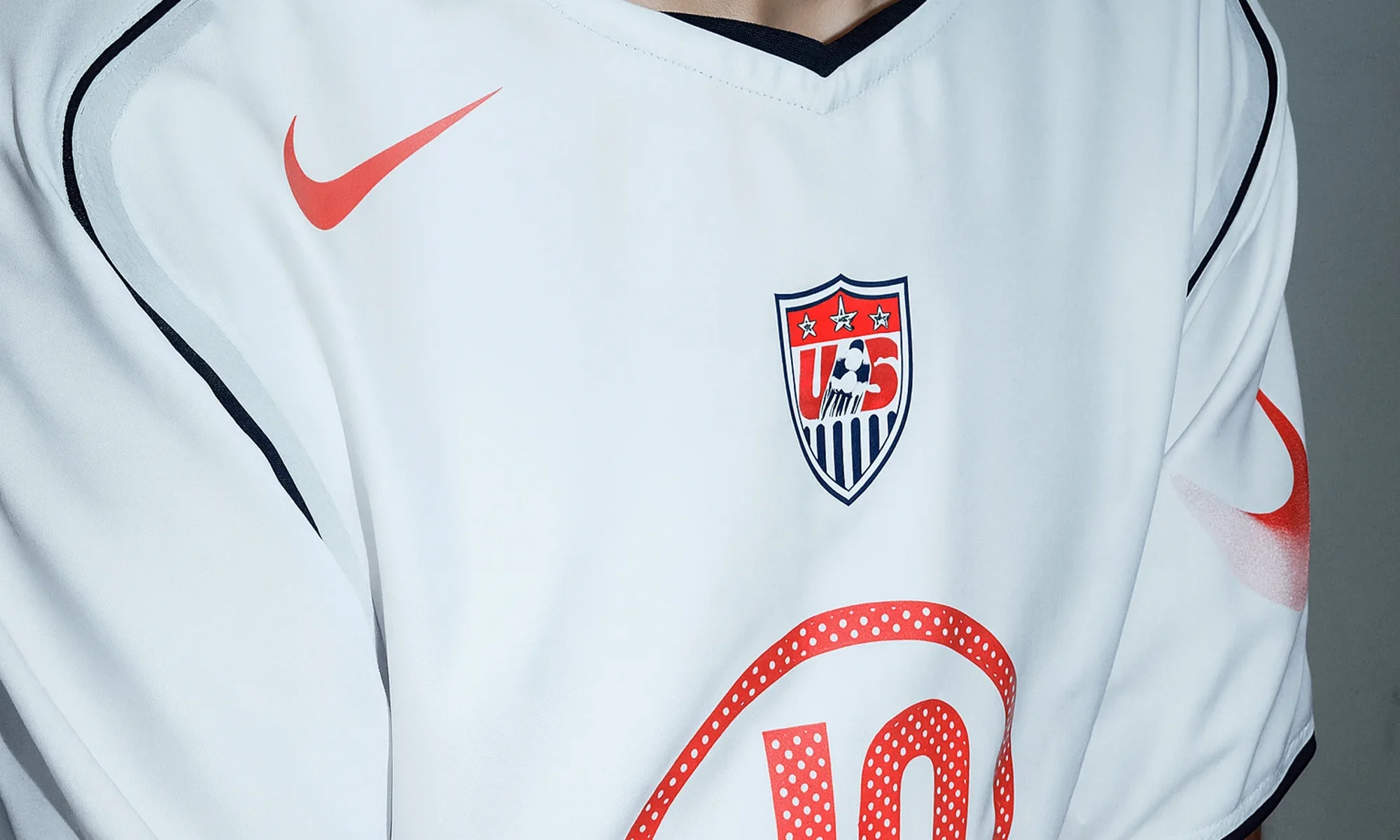 Estados Unidos revive su camiseta de 2004: Nike reedita la Total 90 de Landon Donovan