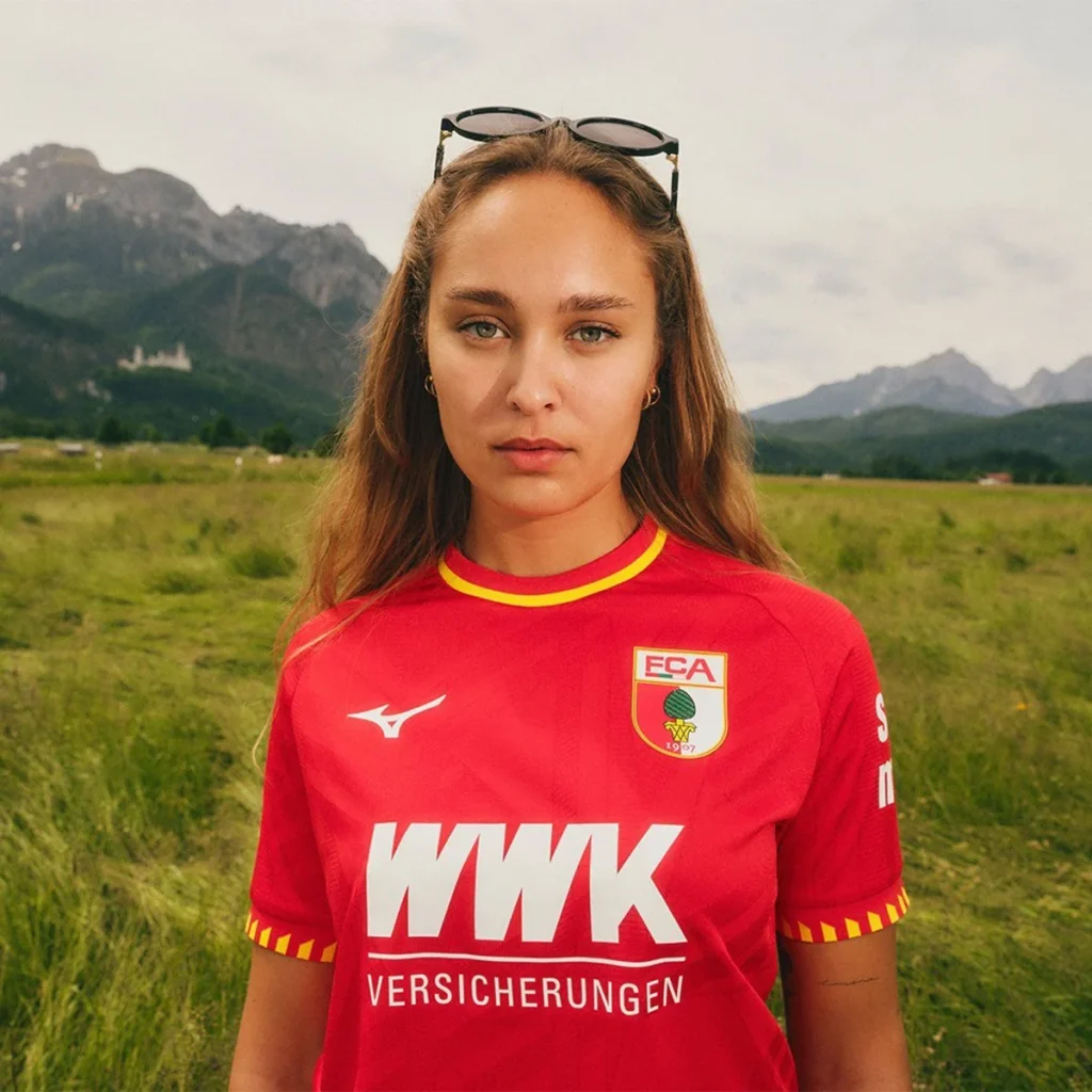 FC Augsburg presenta sus camisetas 2025-2026: un diseño de aficionado y raíces romanas