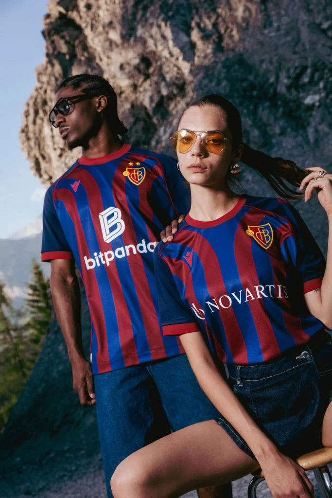 FC Basilea presenta sus camisetas 2025-2026 con un homenaje a la ciudad y su Baslerstab