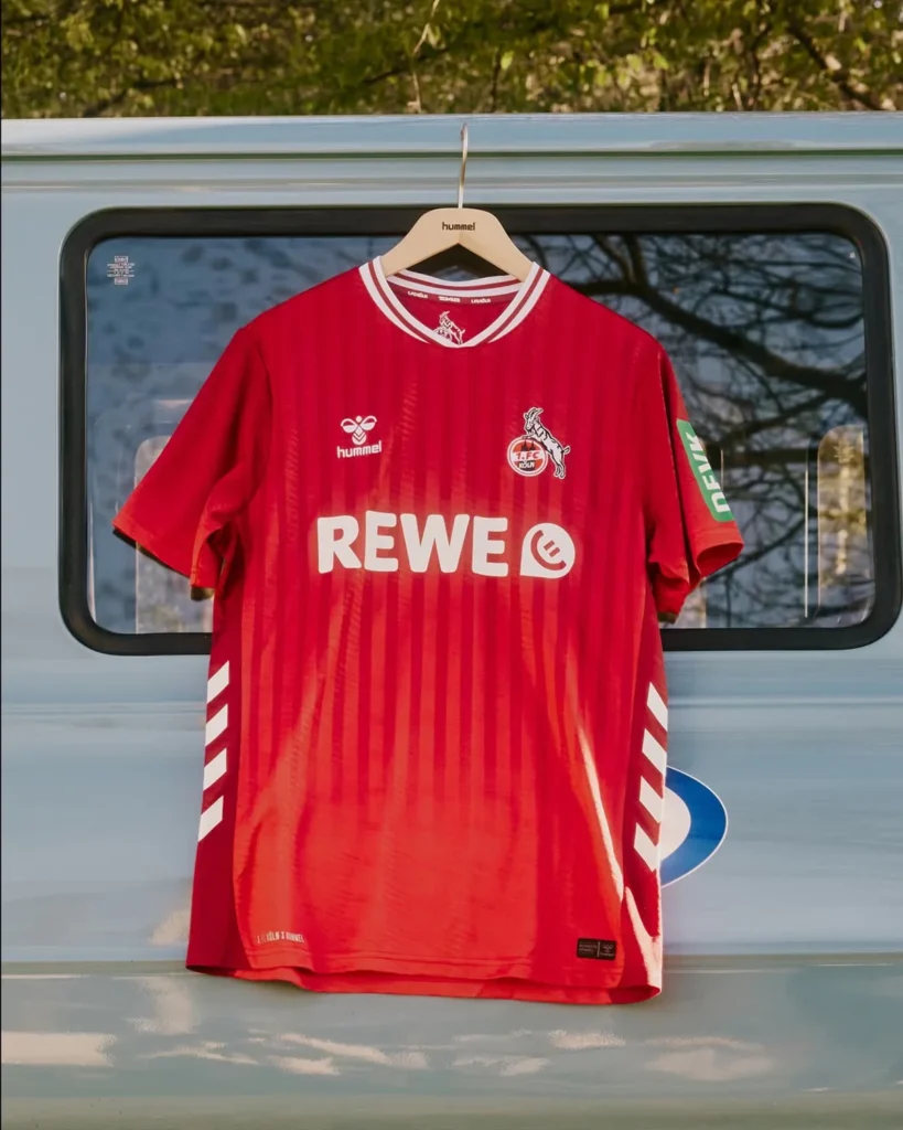 Estas son las camisetas del 1. FC Colonia 2025-2026, con la catedral de Colonia como protagonista