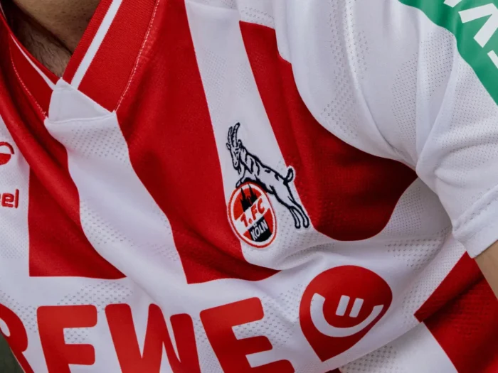 Estas son las camisetas del 1. FC Colonia 2025-2026, con la catedral de Colonia como protagonista
