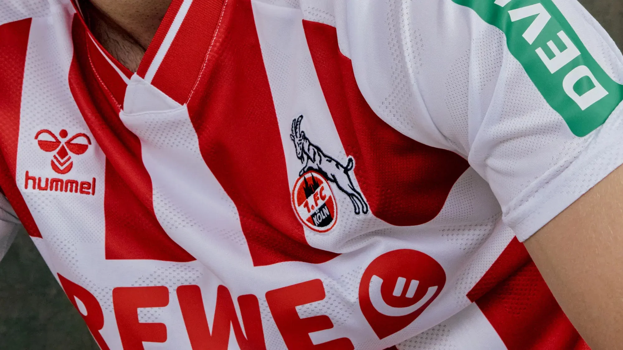 Estas son las camisetas del 1. FC Colonia 2025-2026, con la catedral de Colonia como protagonista