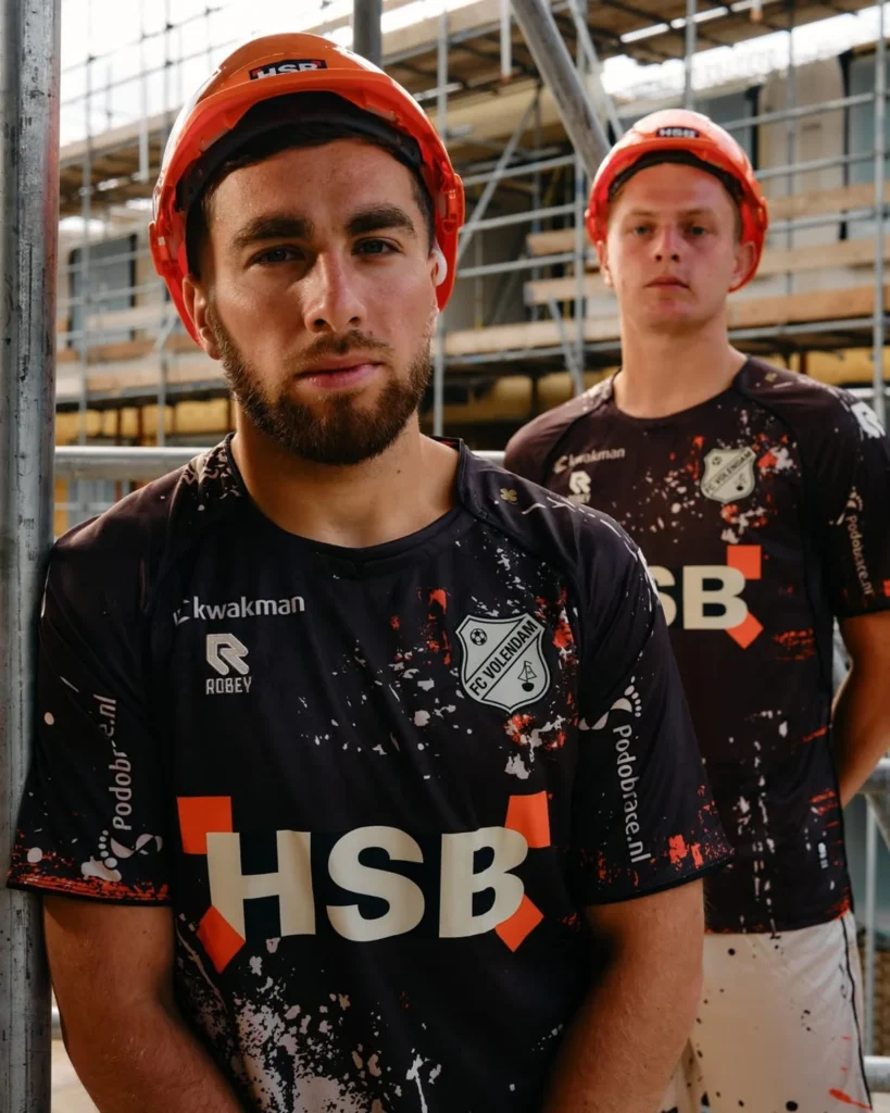 FC Volendam presenta sus camisetas 2025-2026 inspiradas en un diseño retro, la construcción y la Kermis