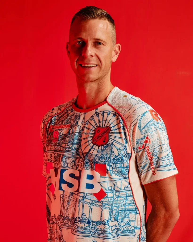 FC Volendam presenta sus camisetas 2025-2026 inspiradas en un diseño retro, la construcción y la Kermis