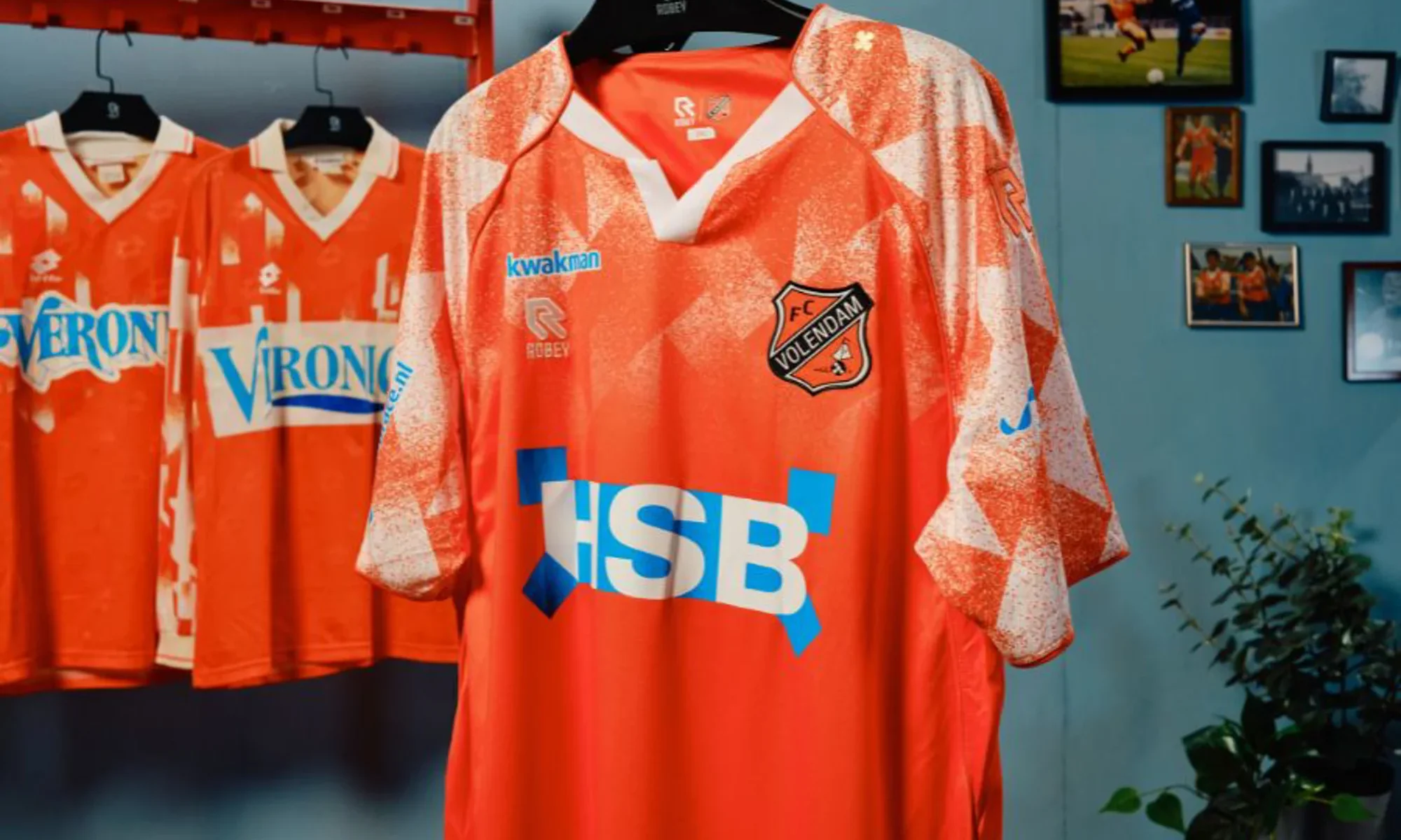 FC Volendam presenta sus camisetas 2025-2026 inspiradas en un diseño retro, la construcción y la Kermis