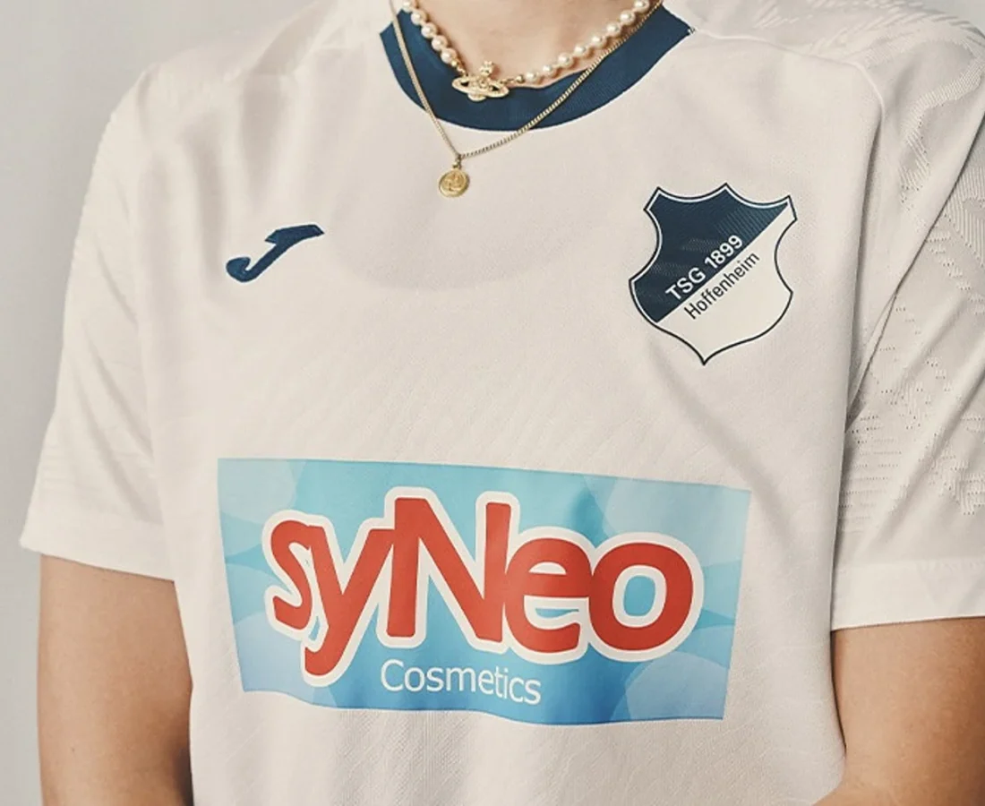 Así son las camisetas del TSG Hoffenheim 2025-2026 de Joma, con olas y la Südkurve