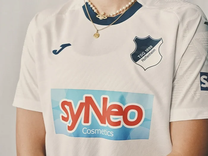 Así son las camisetas del TSG Hoffenheim 2025-2026 de Joma, con olas y la Südkurve