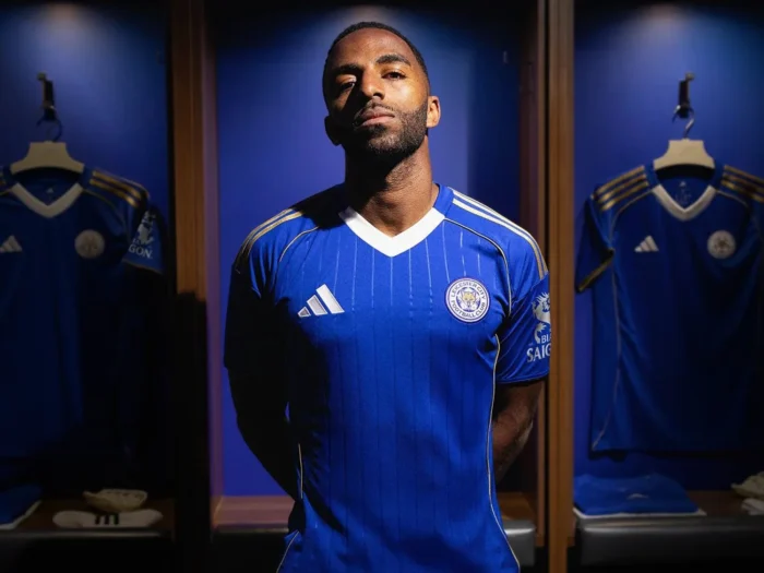 Las camisetas del Leicester City 2025-2026: azul con rayas finas y un tercer equipo rosa