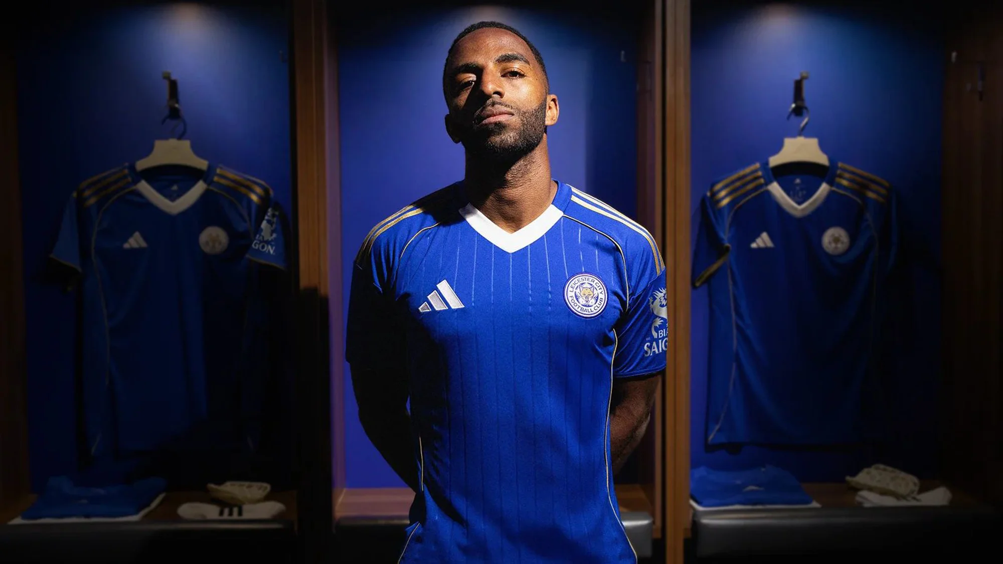 Las camisetas del Leicester City 2025-2026: azul con rayas finas y un tercer equipo rosa