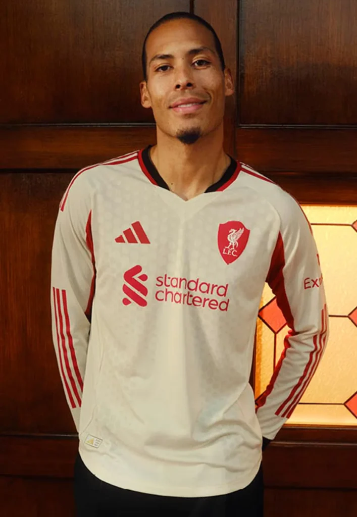 Liverpool 2025-2026: la camiseta visitante rinde homenaje a la Main Stand de Anfield Road
