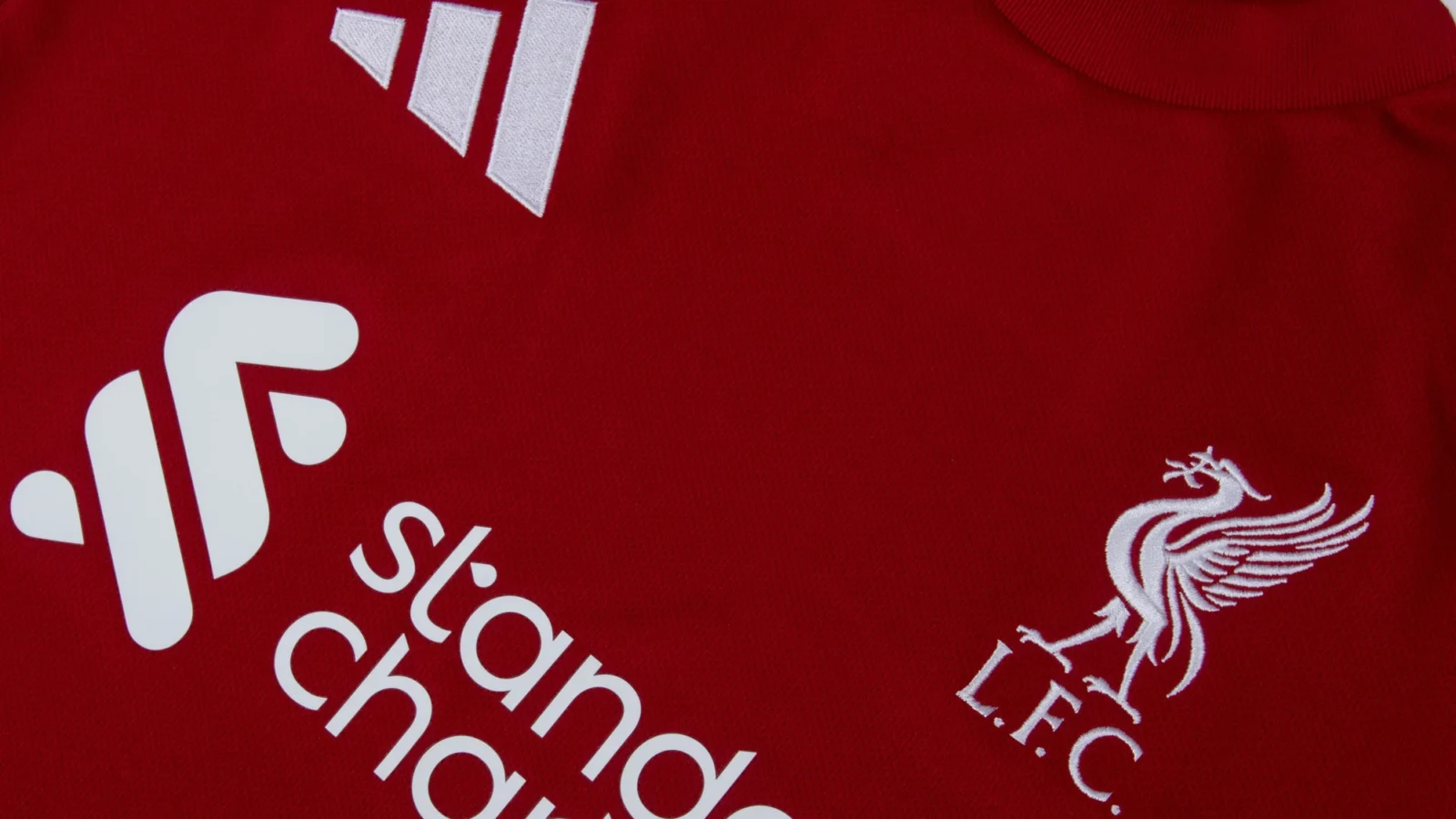 Liverpool presenta su primera camiseta 2025-2026 de adidas, con aire a la de 2006-2007