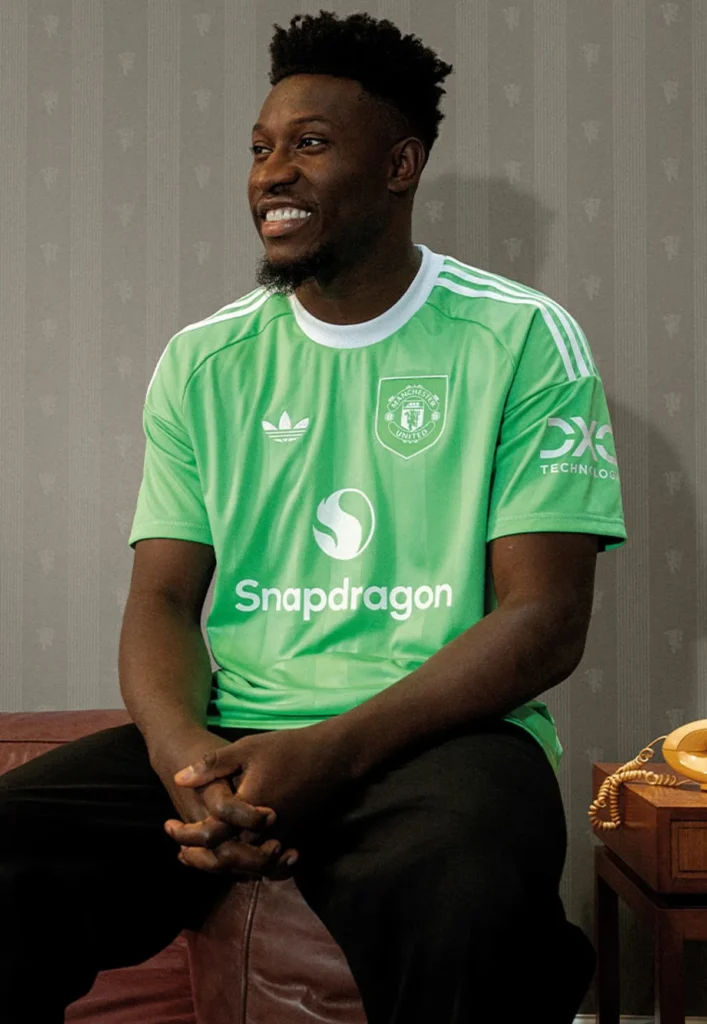 Manchester United y adidas presentan la tercera camiseta 2025-2026, inspirada en la segunda equipación de 1993-1995