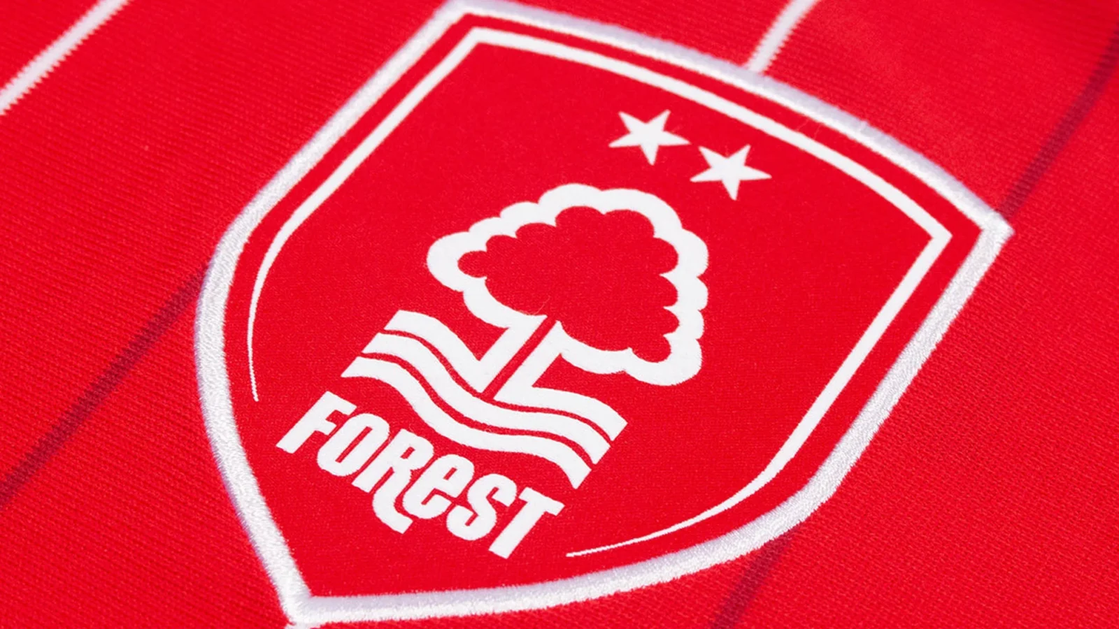 Así son las camisetas del Nottingham Forest 2025-2026