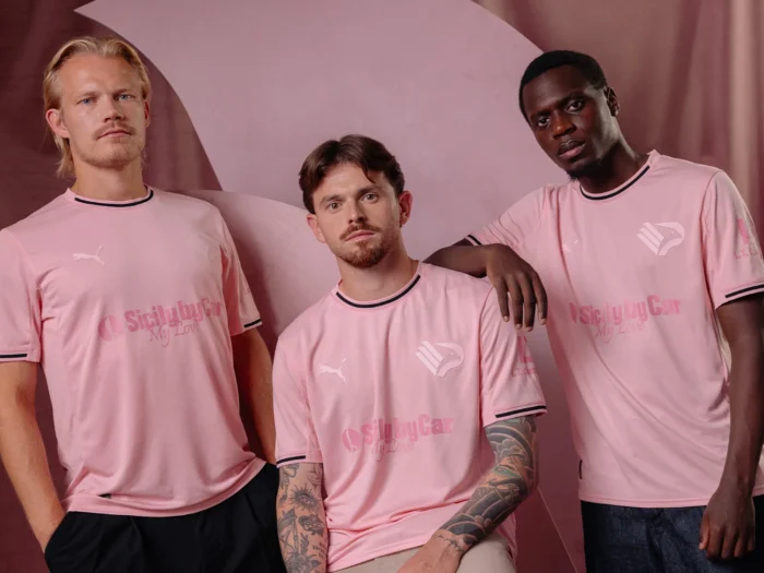 Palermo FC presenta sus camisetas 2025-2026: rosa histórico, futurismo siciliano y mar de Mondello