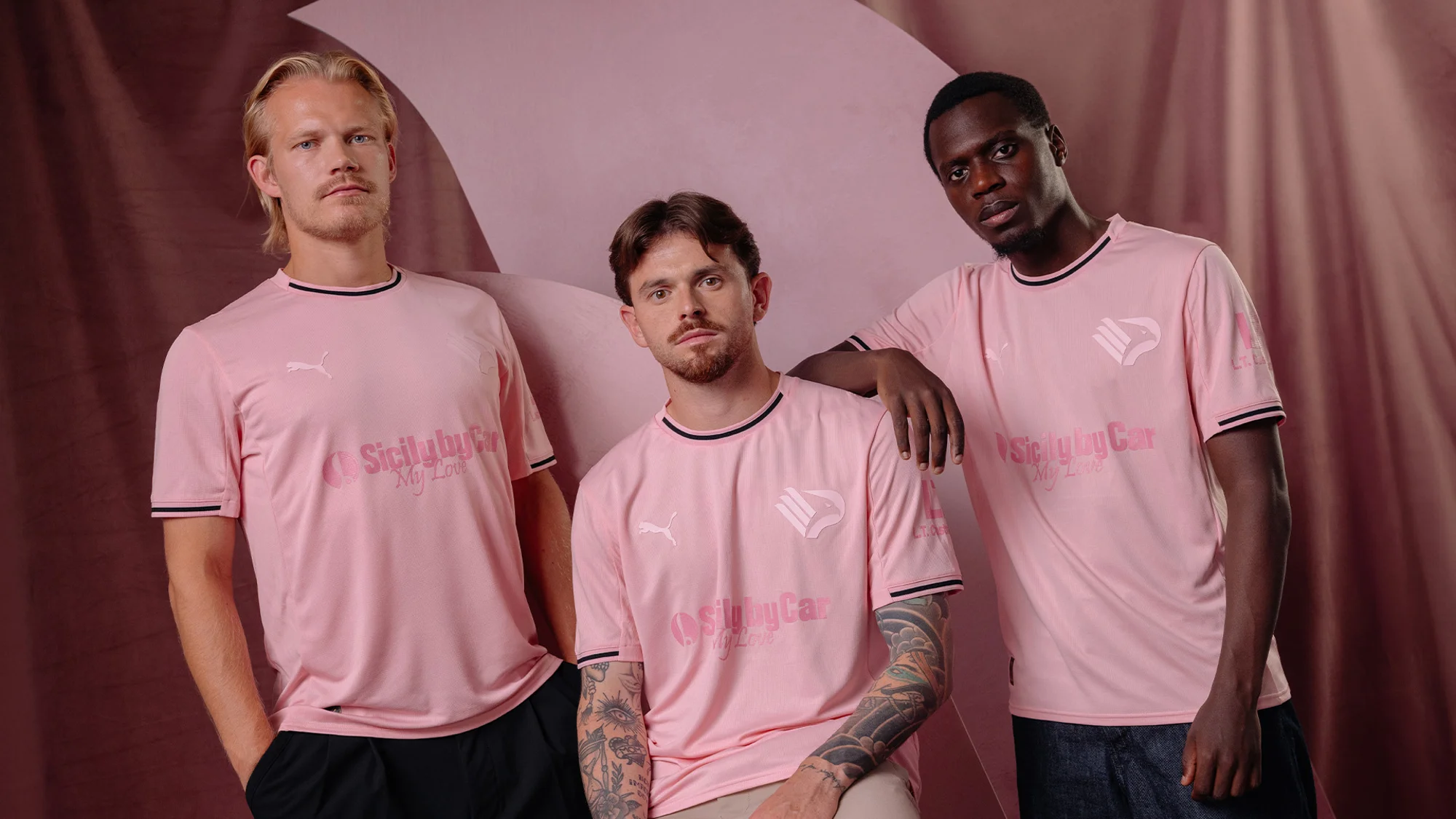 Palermo FC presenta sus camisetas 2025-2026: rosa histórico, futurismo siciliano y mar de Mondello