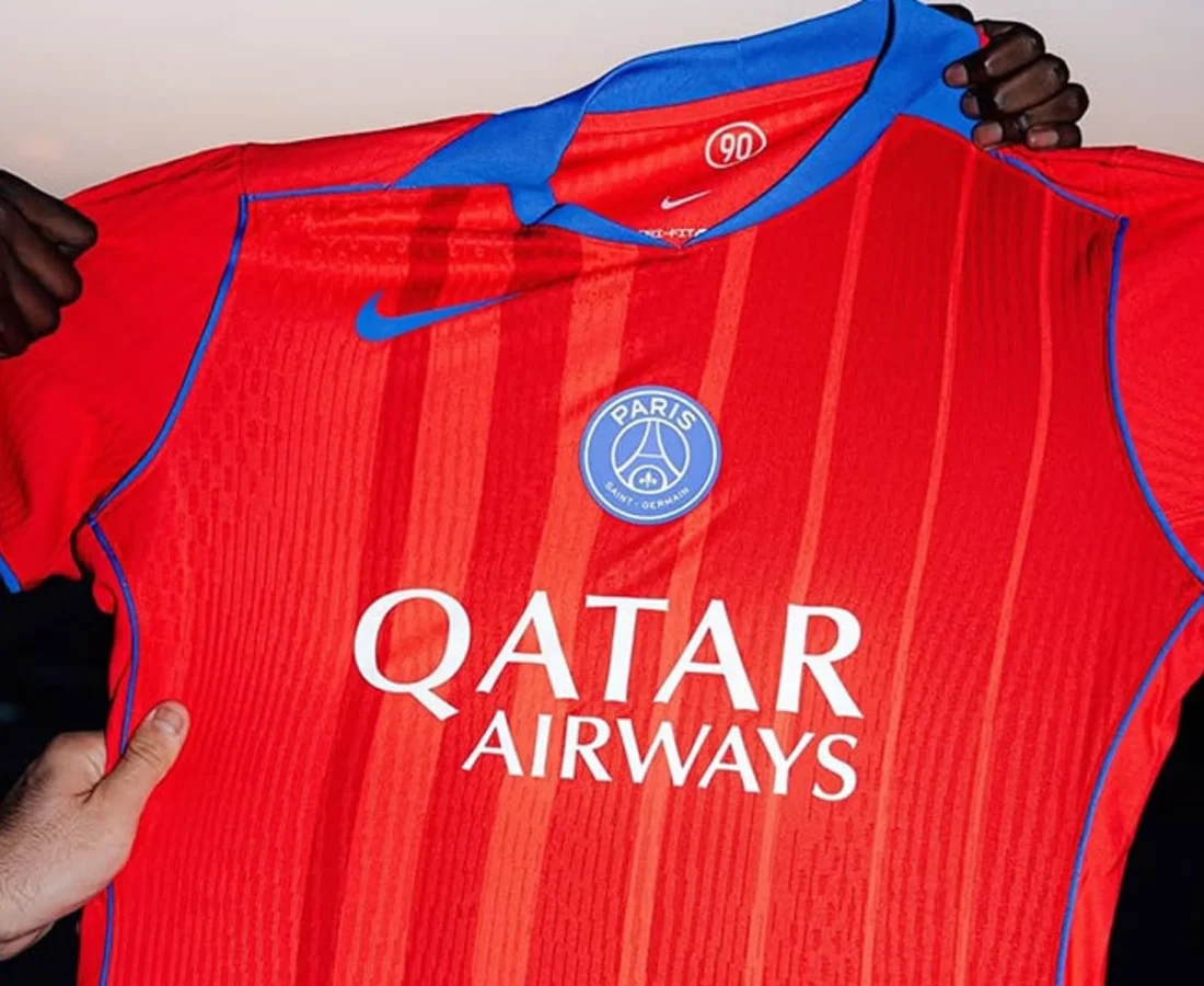 Tercera camiseta del Paris Saint-Germain 2025-2026: vuelve el estilo Total90 de la visitante de 2004-2005