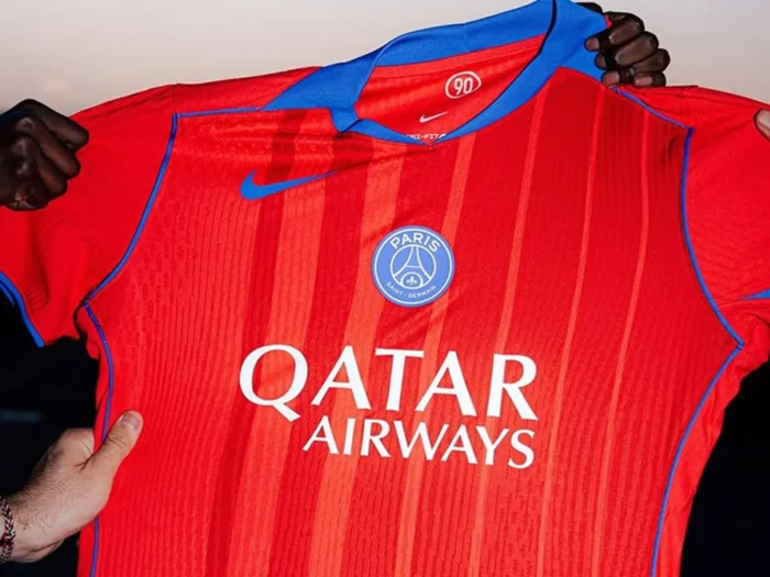 Tercera camiseta del Paris Saint-Germain 2025-2026: vuelve el estilo Total90 de la visitante de 2004-2005