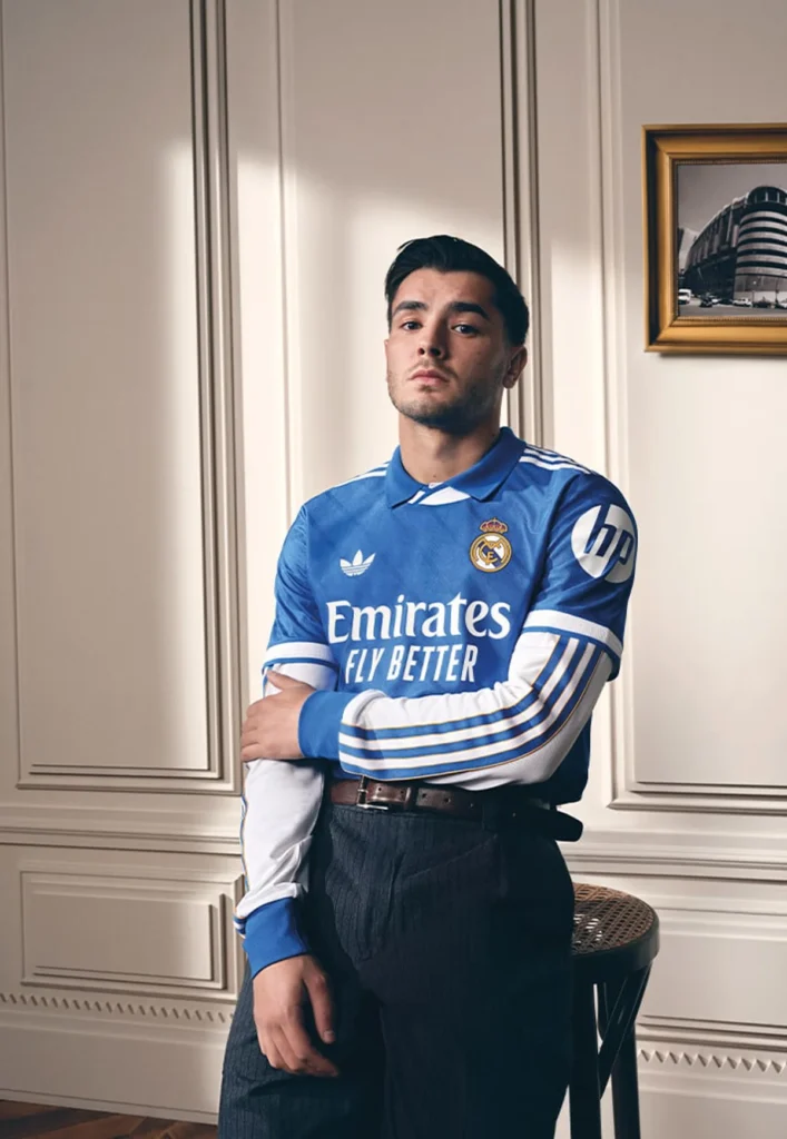 La tercera camiseta del Real Madrid 2025-2026 rescata el azul de La Décima