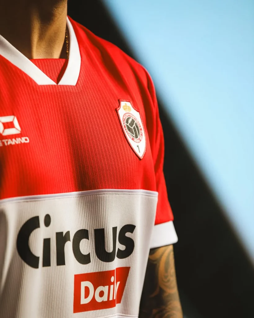 Las camisetas del Royal Antwerp 2025-2026: la rica historia de The Great Old cobra vida
